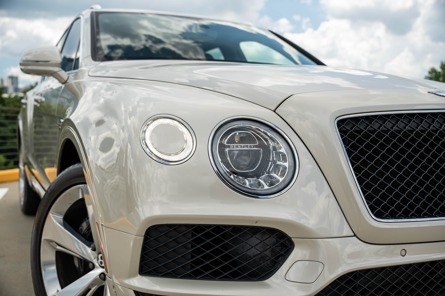 Bentley Bentayga (White)