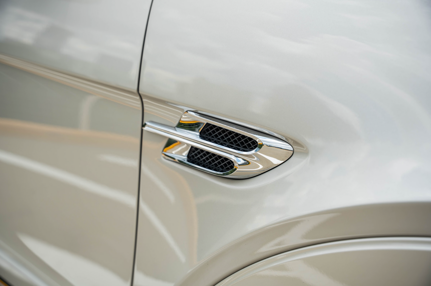 Bentley Bentayga (White)