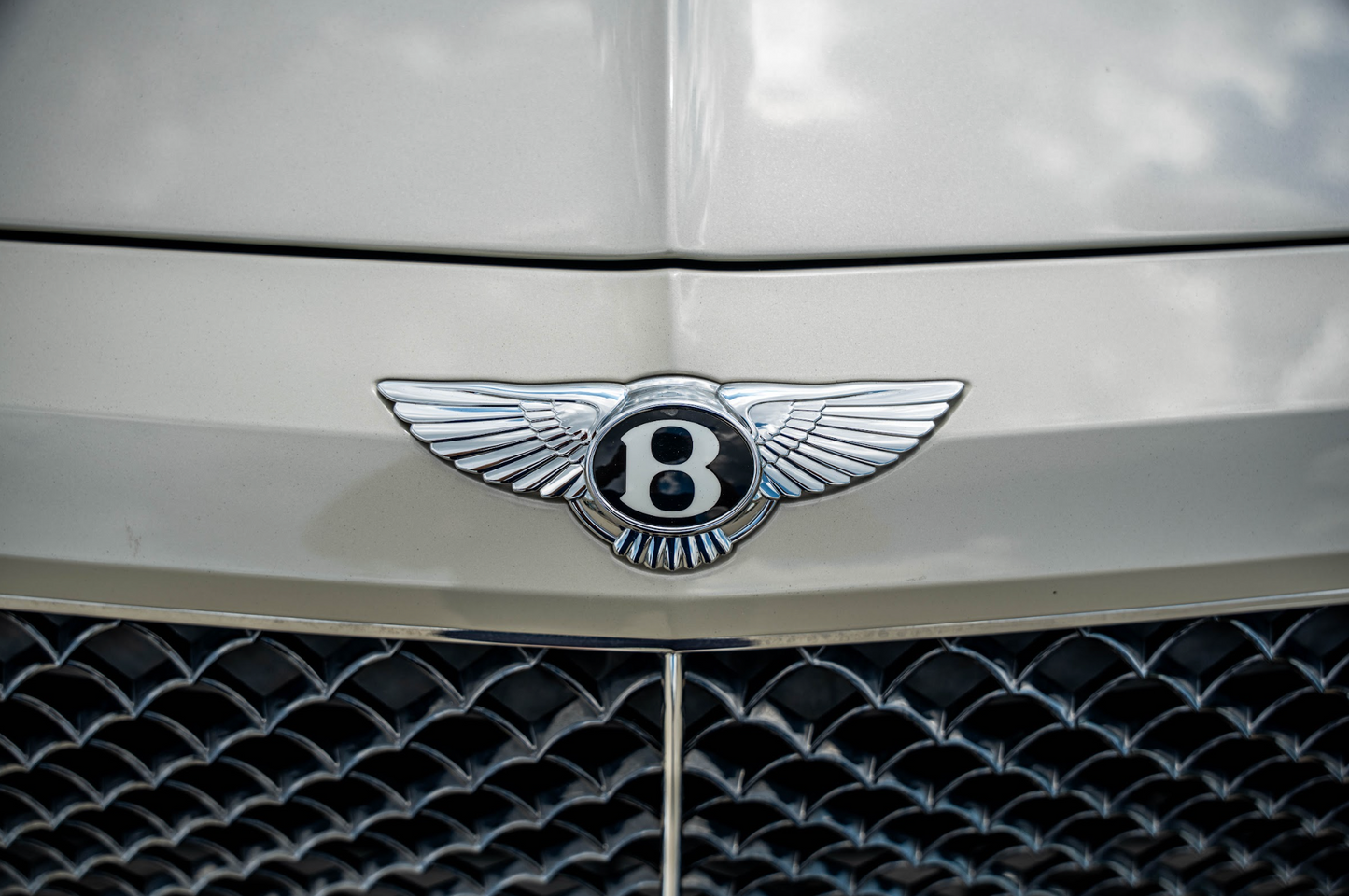 Bentley Bentayga (White)