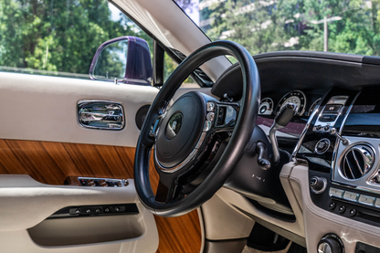 Rolls-Royce Wraith (Purple)