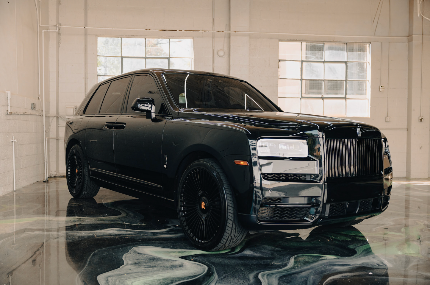 Rolls-Royce Cullinan (Black with Orange)