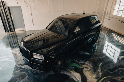Rolls-Royce Cullinan (Black with Orange)