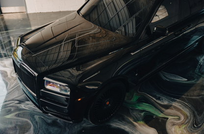 Rolls-Royce Cullinan (Black with Orange)