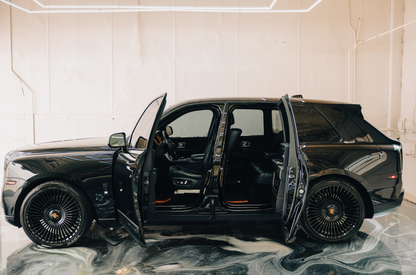 Rolls-Royce Cullinan (Black with Orange)