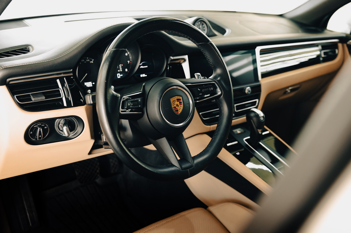 Porsche Macan S (White)