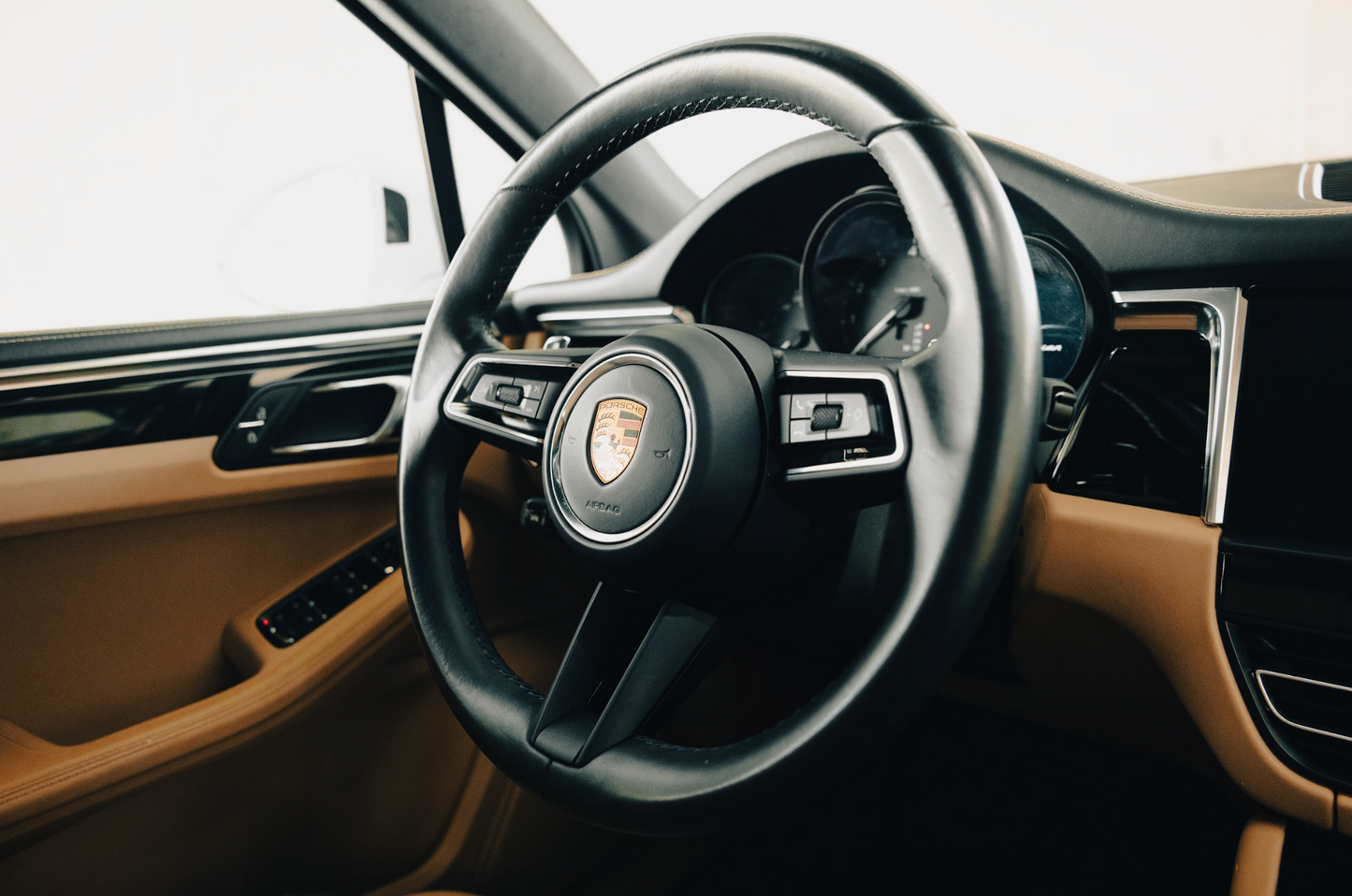 Porsche Macan S (White)