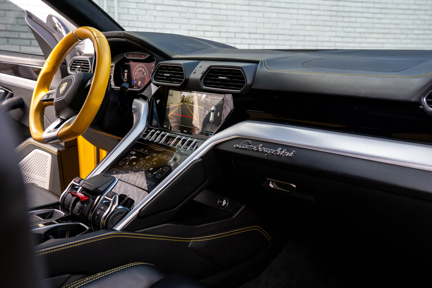 Lamborghini Urus Yellow