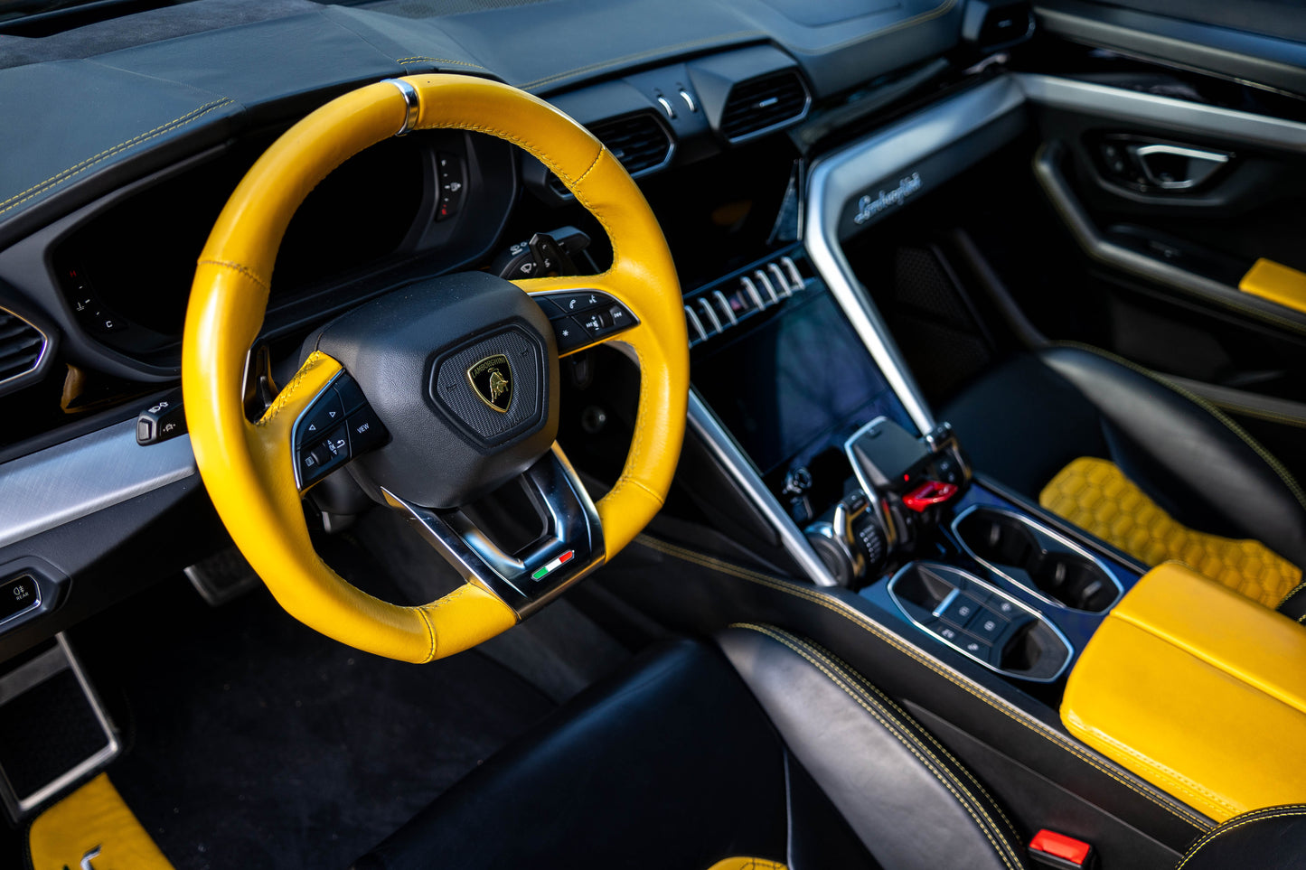 Lamborghini Urus Yellow