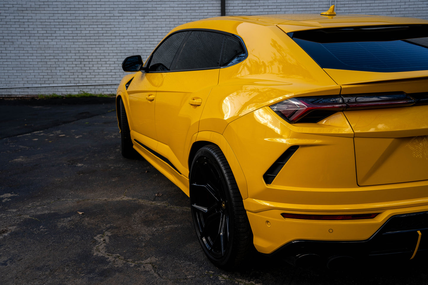 Lamborghini Urus Yellow